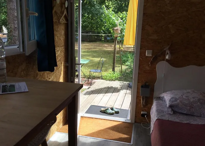 게스트하우스 Dans En Bois Avec Piscine Ecologique 3*